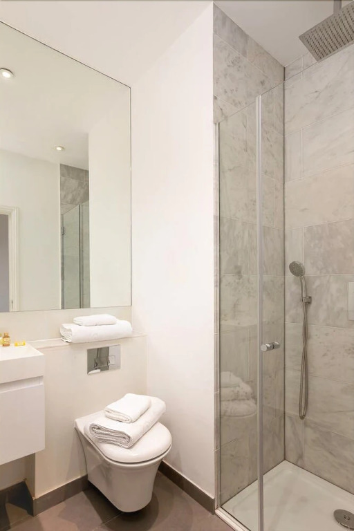 Beautiful 2BR Home in West Kensington, 6 Guests