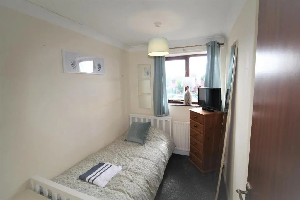 3 Bed House - Garden & Parking - Quiet Cul De Sac