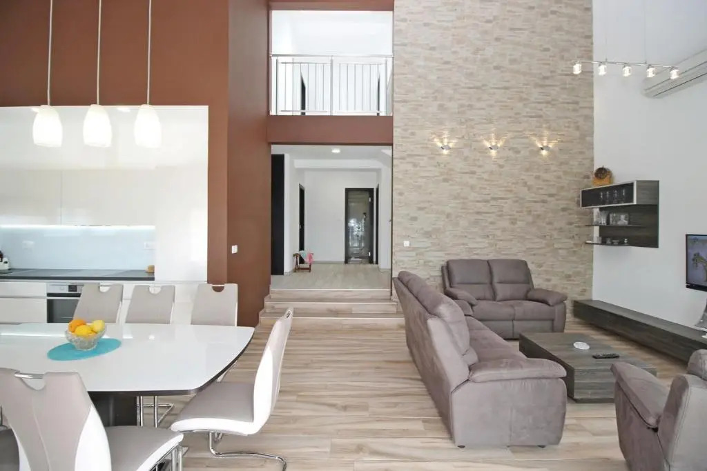 Villa Oslo - luxury place with sea views & heated pool, 300m far from sandy beach