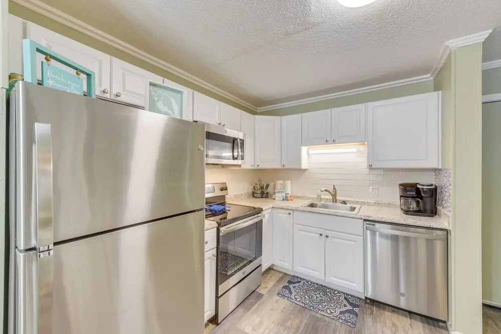 1 Mi to Beach, Pool Access: Hilton Head Island Gem