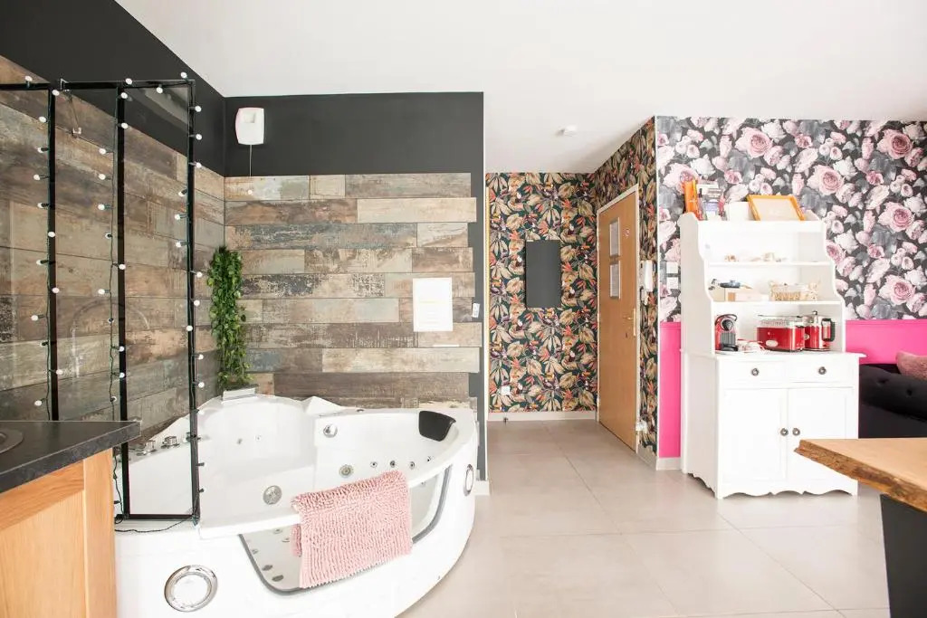 Romantisme et glamour 2 avec spa , clim et jardin