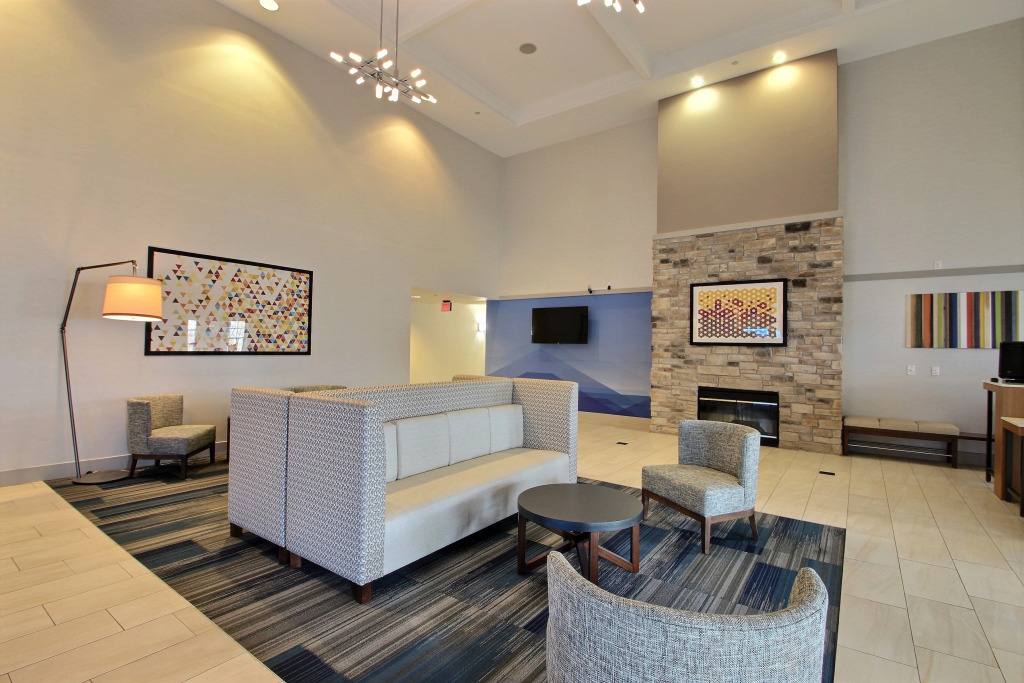 Holiday Inn Express Hotel & Suites Milwaukee Airport, an IHG Hotel