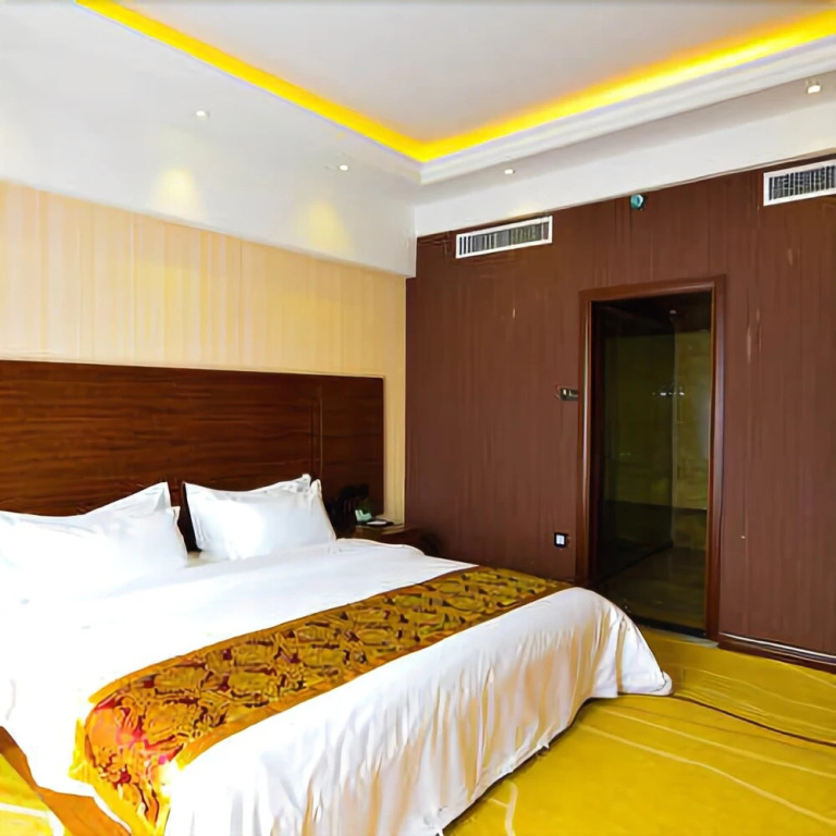 Cloud Holiday Hotel