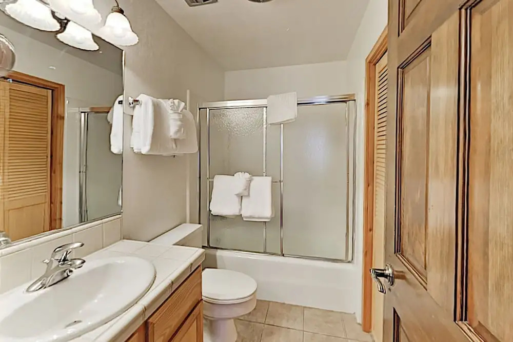 37chat12 4 Bedroom Condo