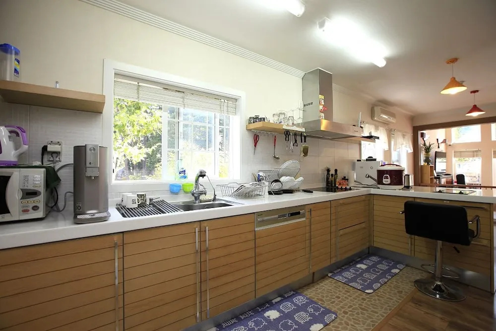 Gangneung Wow Guesthouse - Hostel