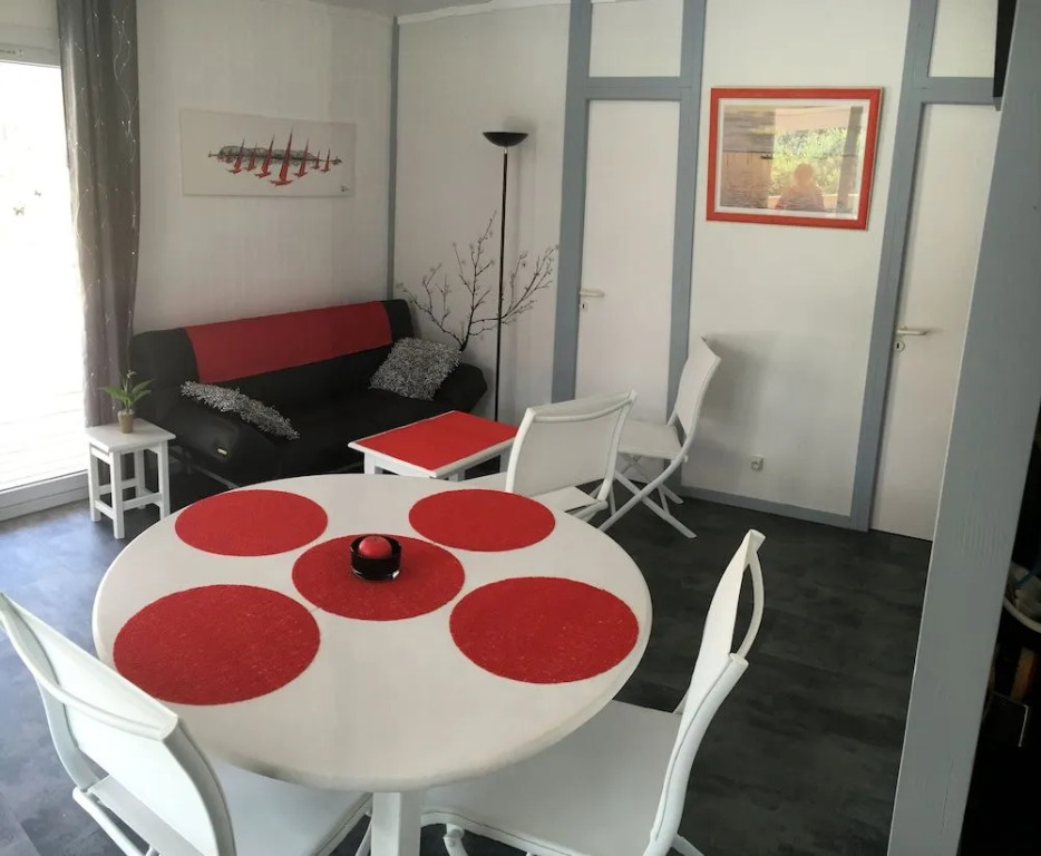 Chalet orange naturiste la Jenny