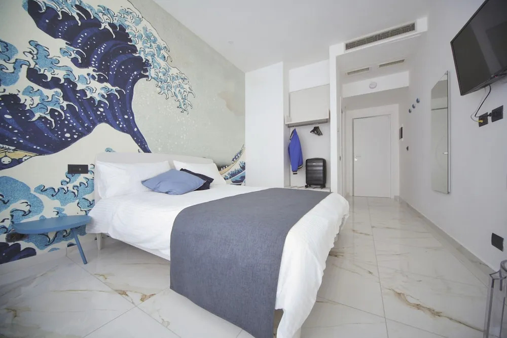 Be Coloured - Boutique Art Rooms in Naples
