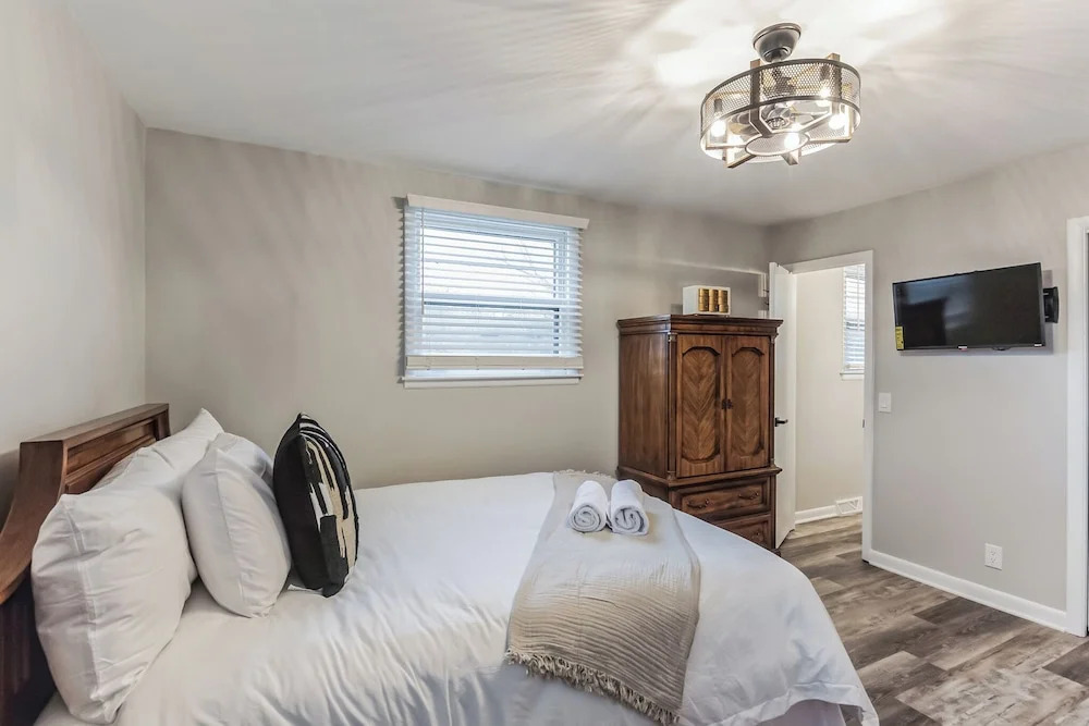 Luxurious 4BR Home, Pet Friendly!