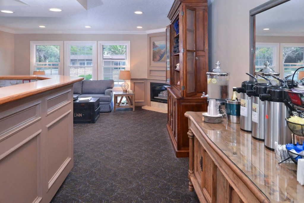 Sand Pebbles Inn