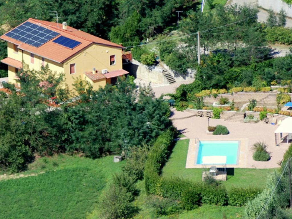 Sunlit Home With Pool