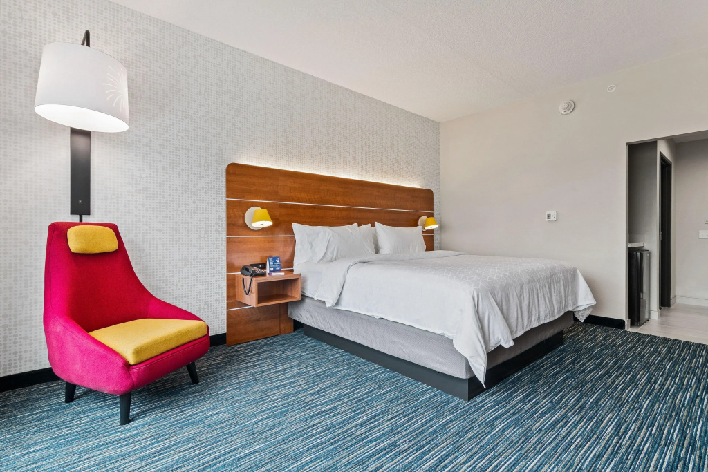 Holiday Inn Express & Suites Orlando- Lake Buena Vista by IHG