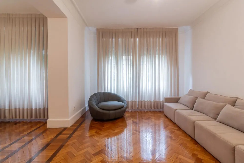 Space and Comfort in Copacabana D405