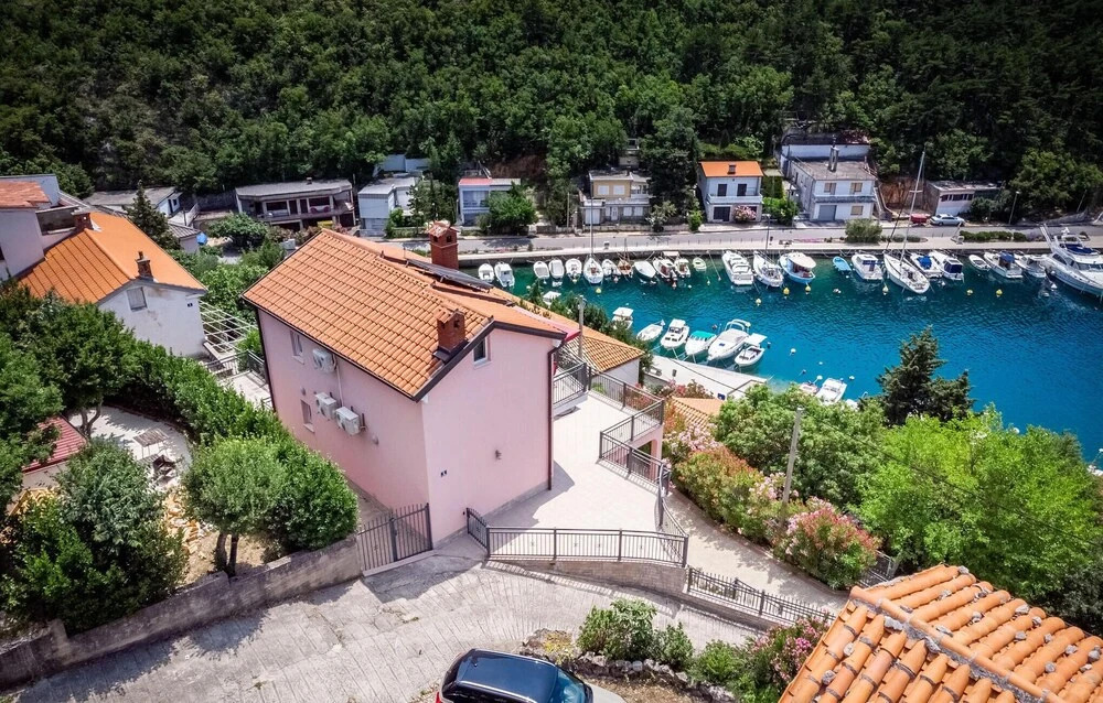 Stunning Home in Jadranovo With 5 Bedrooms, Jacuzzi and Wifi