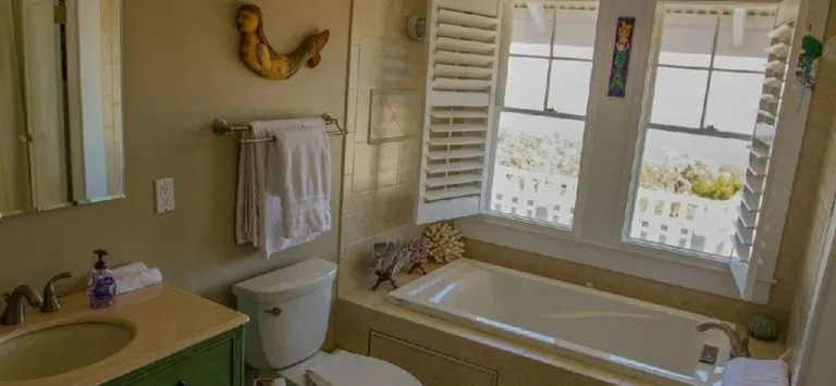 Hamakua Ranch House B&B
