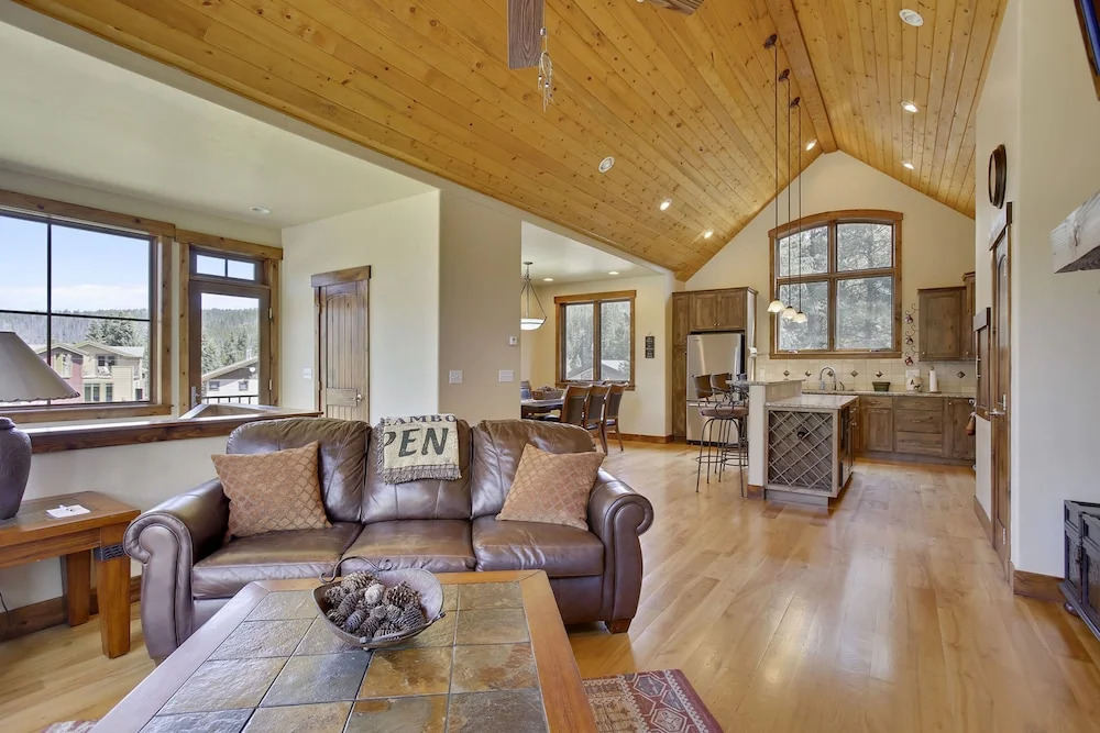 Slopeside Mountain Time Luxury Chalet by Winter Park Escapes