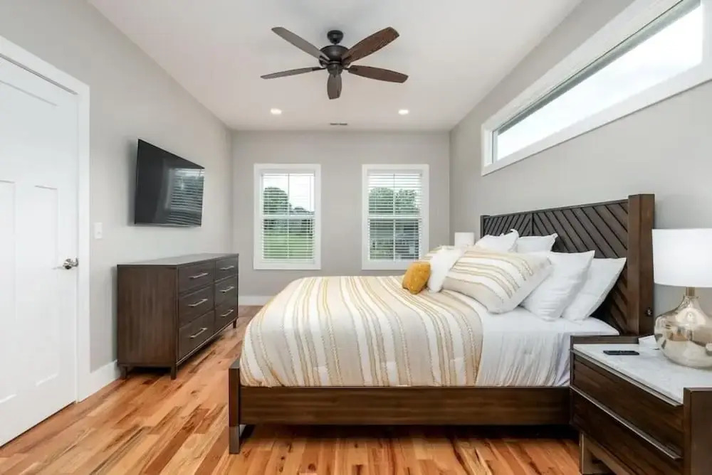 Walkable Downtown 5BR - Hot Tub and Resort Access