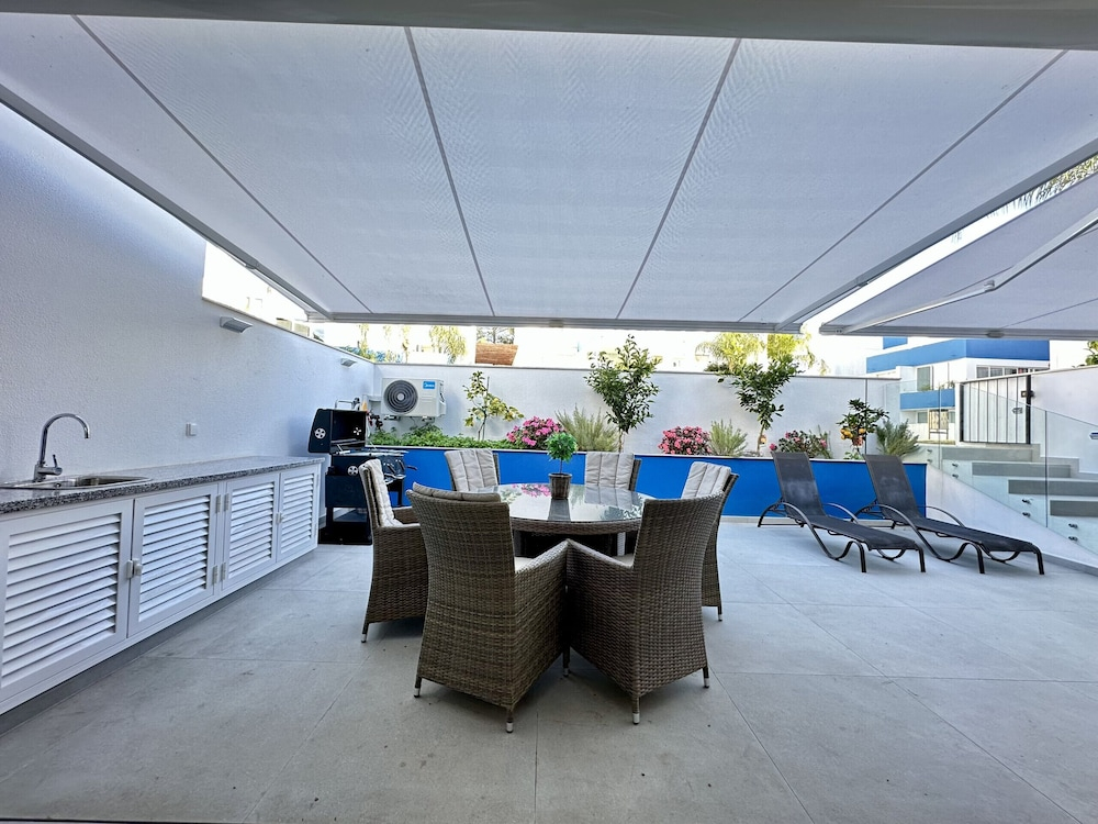Quarteira Deluxe With Pool by Homing