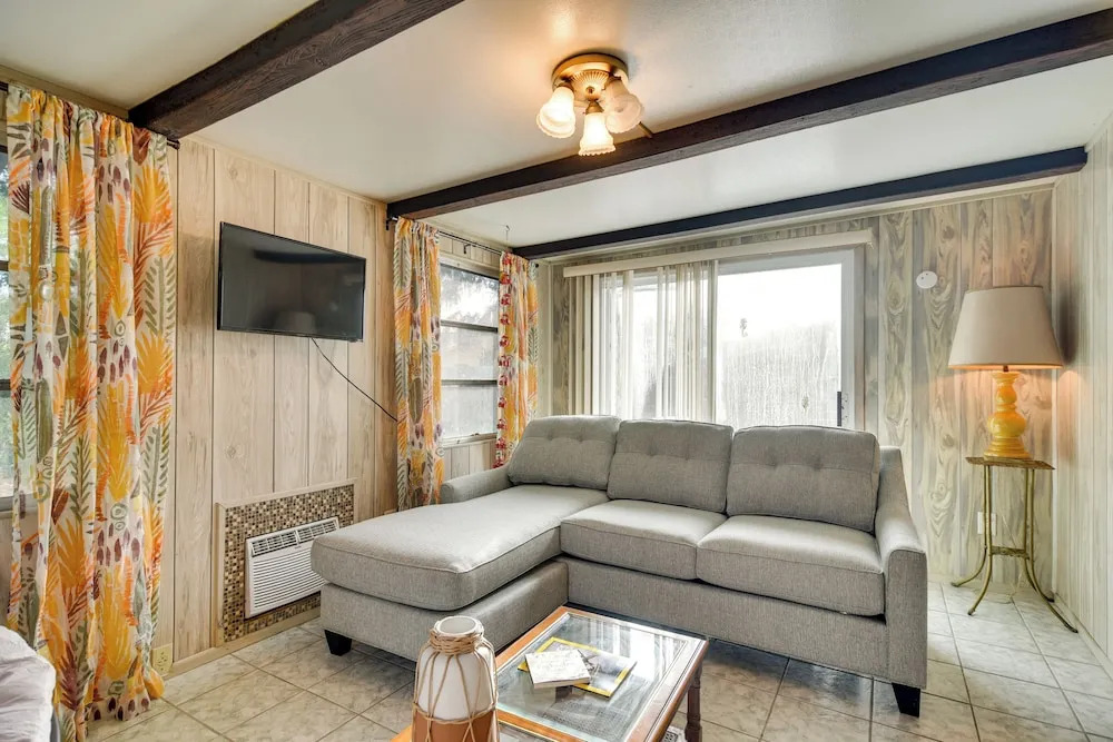 3 Mi to Beach: Seminole Retreat w/ Patio