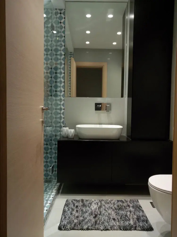 Comely Luxury Apt Must