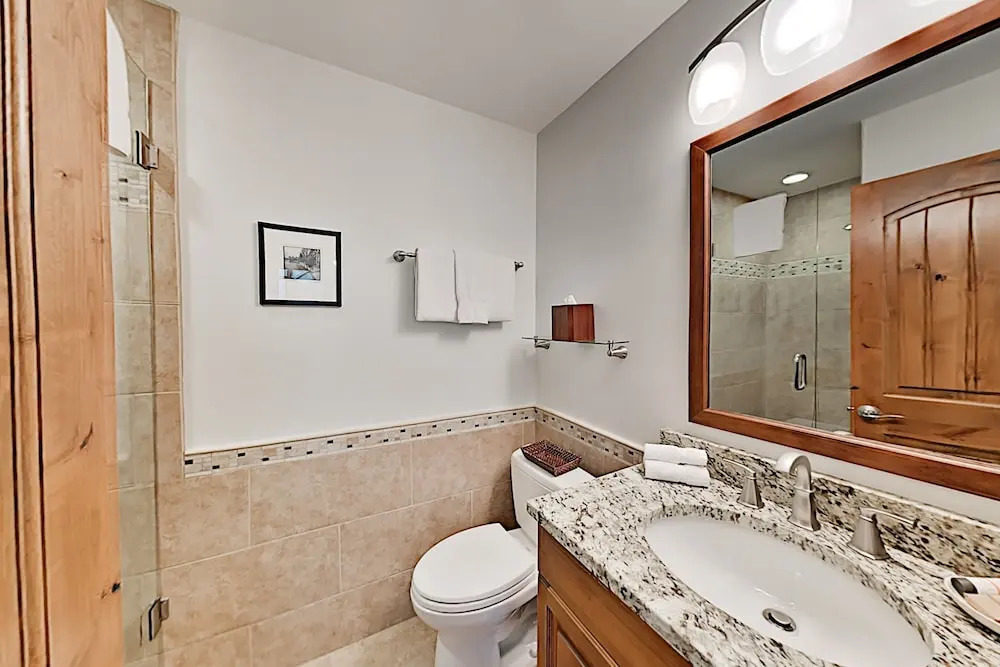 710wliop 3 Bedroom Condo