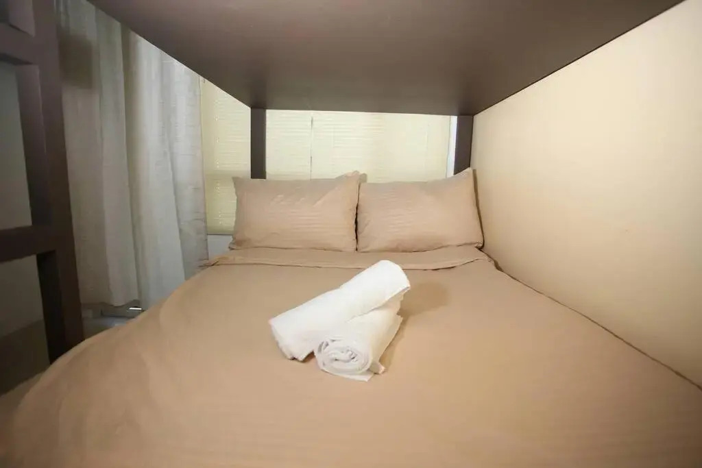 A2J Luxury 1BR Tagaytay Suite Near Skyranch, Malls