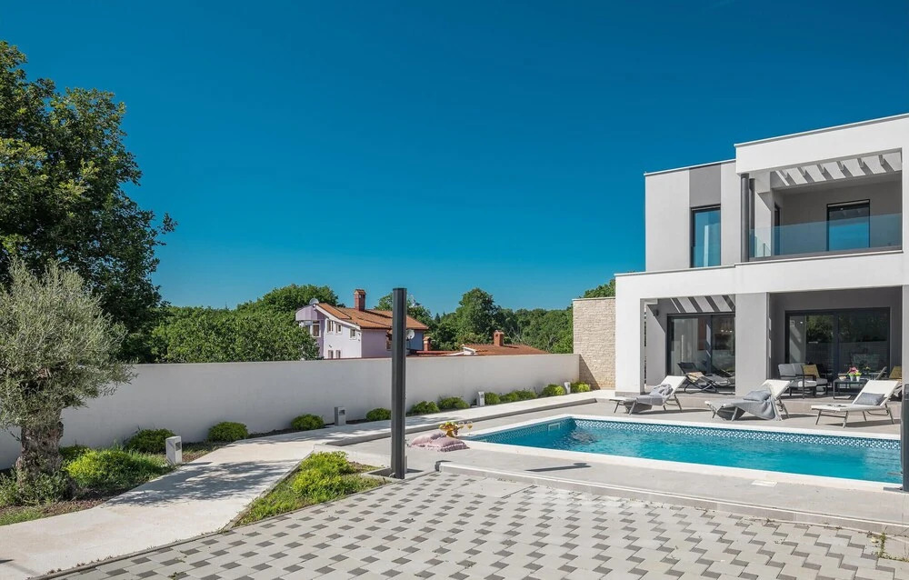 Beach Front Home In Medulin