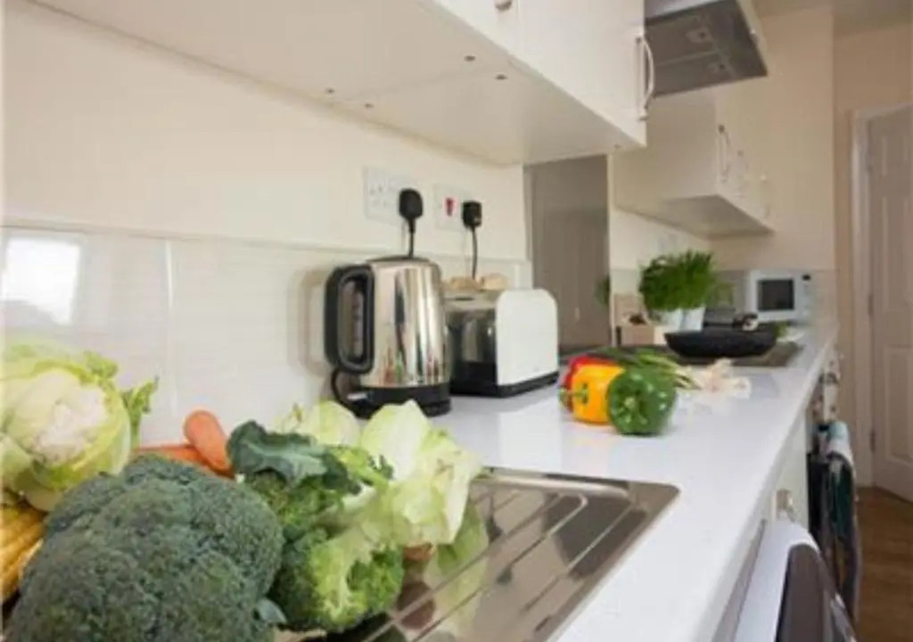 Stayzo Premiere Serviced Accommodation - 17