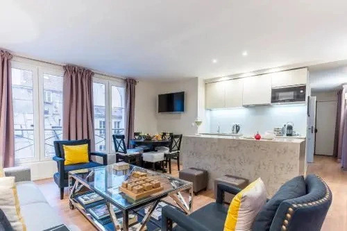 Families And Friends - Center - 110 Sqm