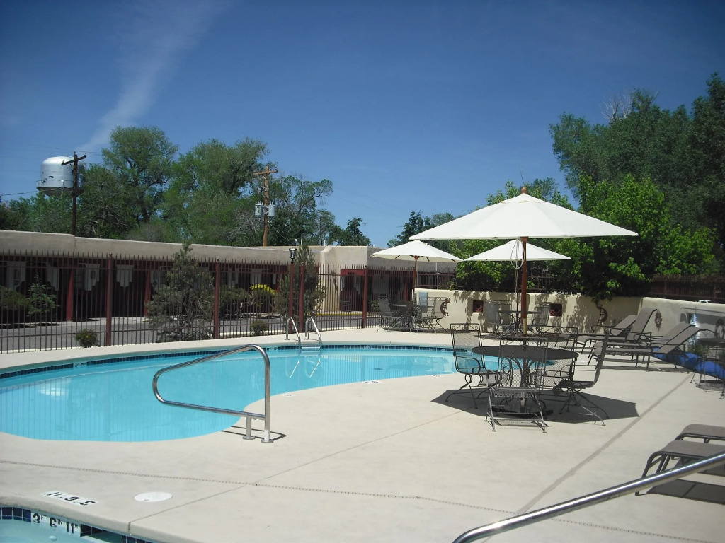 El Pueblo Lodge