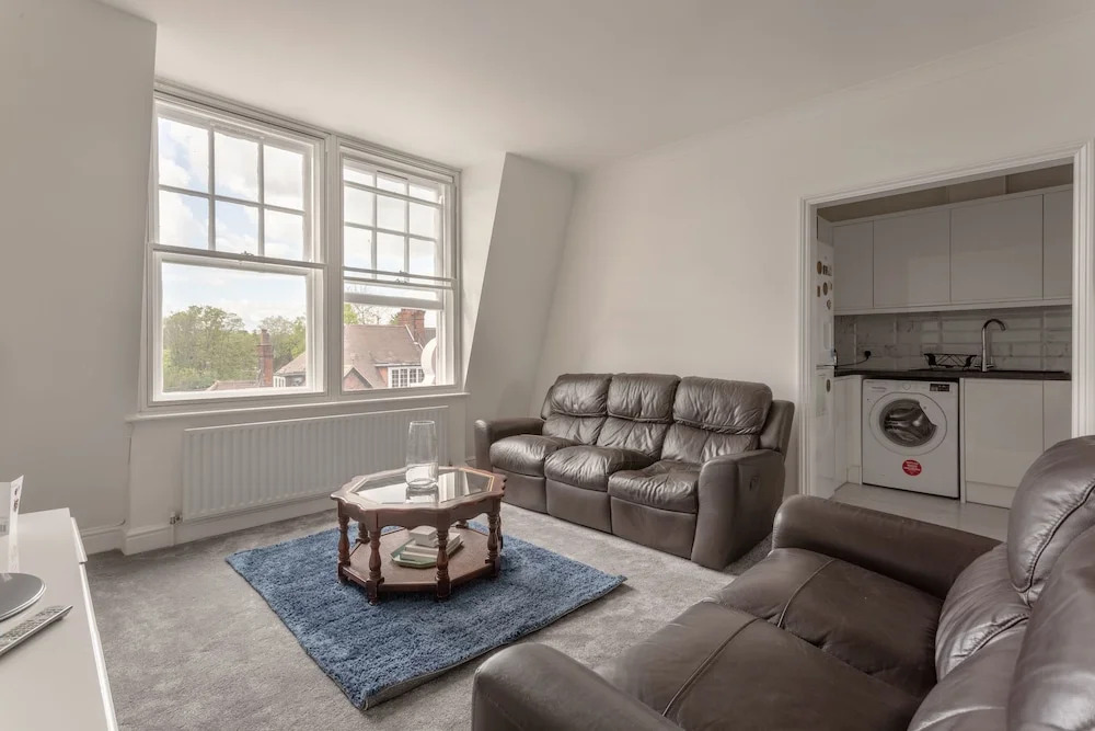 2 Bedroom Kilburn Flat