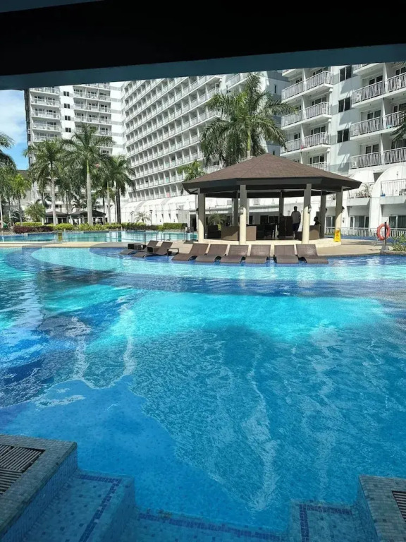 Shell Residences MOA - Josh staycation