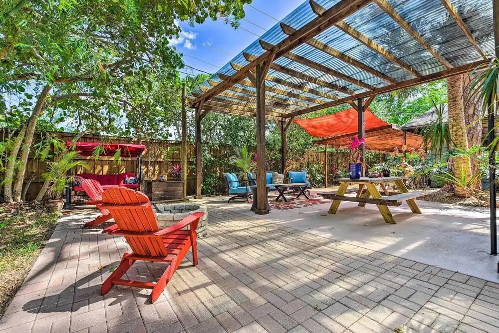 Oasis w/ 2 Stand-alone Casitas & Outdoor Bath