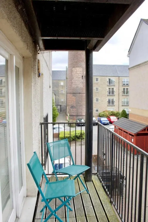 2 Bedroom Flat In Converted Distillery In Edinburgh