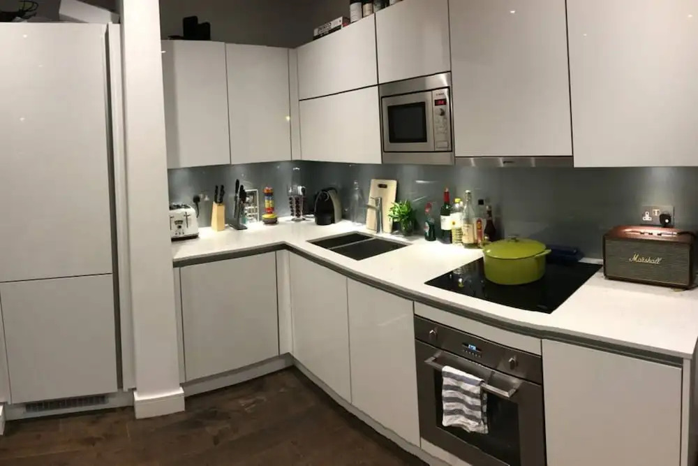 2 Bedroom Shoreditch Flat With Balcony