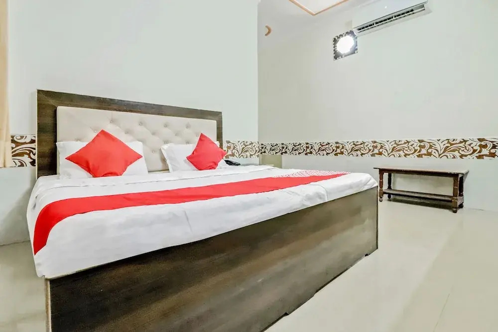 Shri Govind Dham by OYO Rooms
