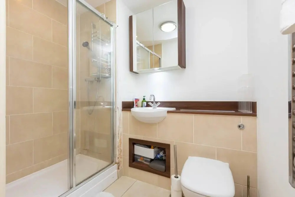 Stylish 2 Bedroom Flat in Canada Water
