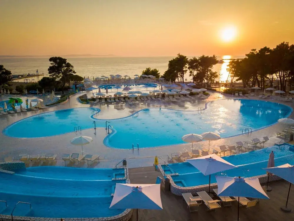 Apartments in Zaton With Pool