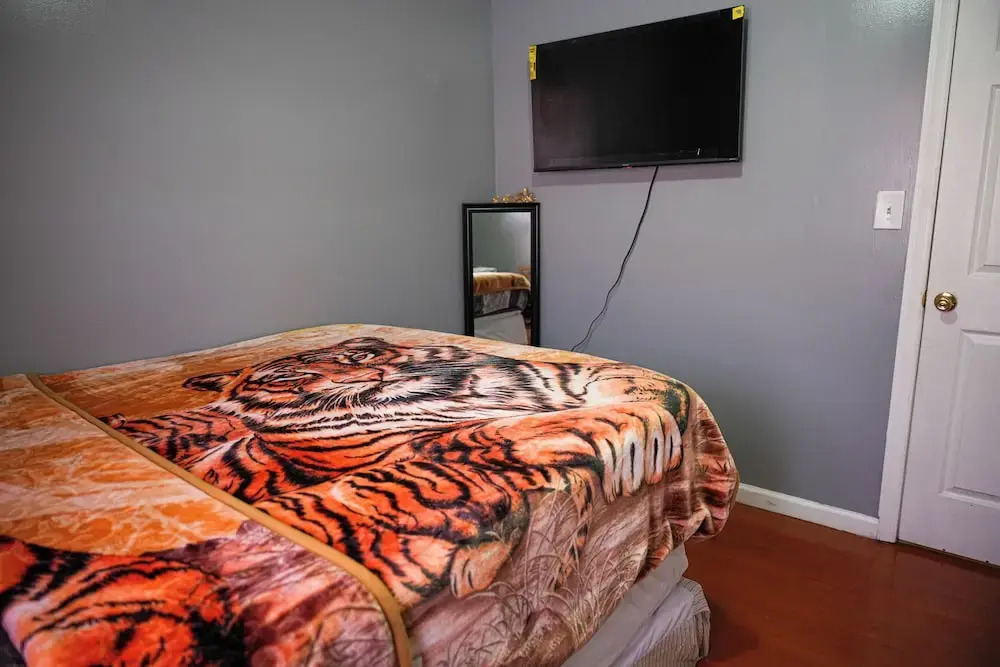 Divine Villa and Resorts- 67 Sherman Ave