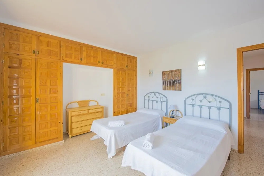 Villa - 4 Bedrooms with Pool, WiFi and Sea views - 104975