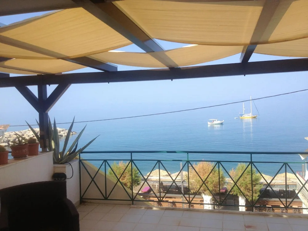 Apartment With 2 Bedrooms in , With Wonderful sea View, Enclosed Garden and Wifi Near the Beach