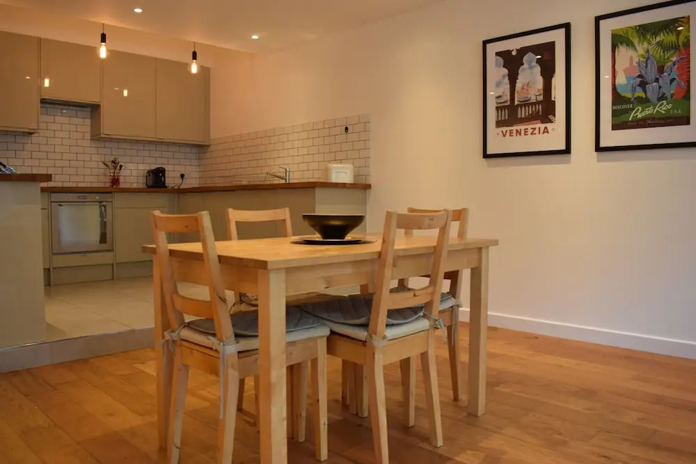 Spacious 2 Bedroom Apartment in South London