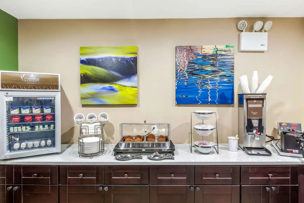 Van Wyck Hotel & Suites Near JFK Airport