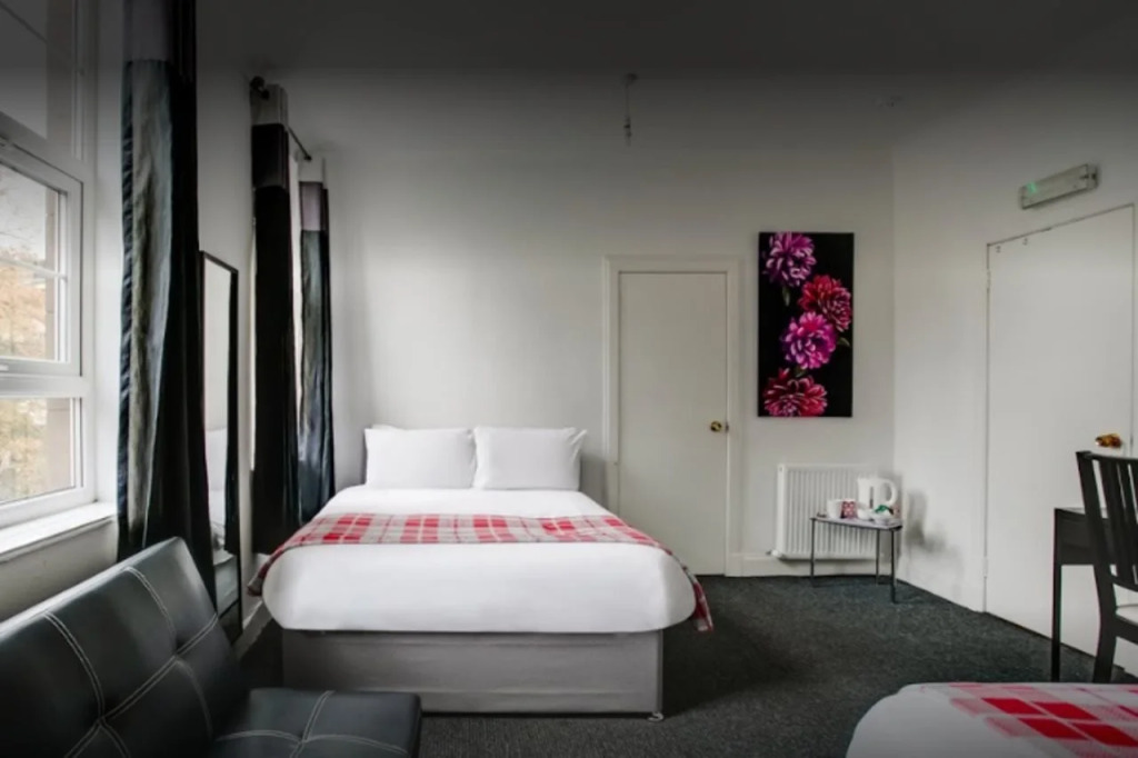 OYO Gin House Hotel