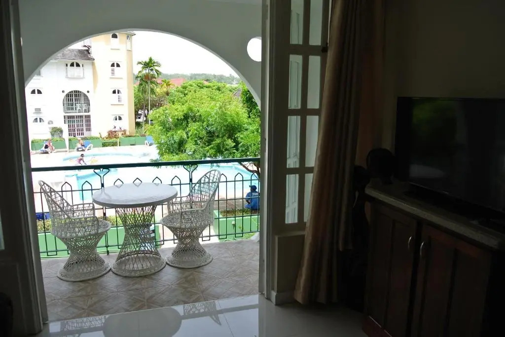Beach One Bedroom Suite 13