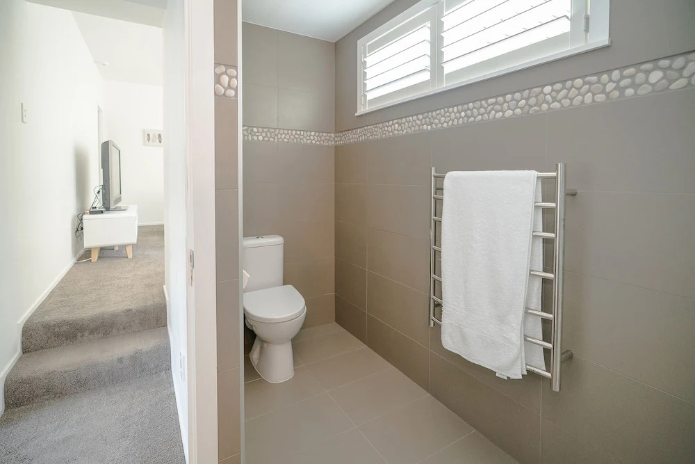 Artemis Modern 2 bedrooms unit in Castor Bay