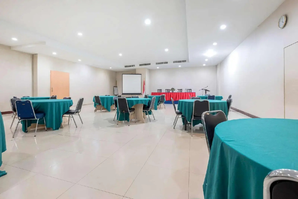 Urbanview Hotel Asyra Makassar
