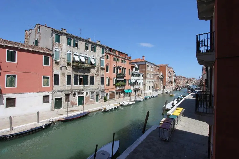 Faville - Rialto Apartments