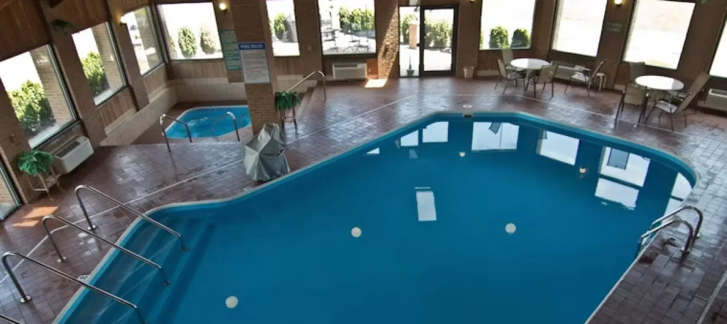 Christopher Inn and Suites