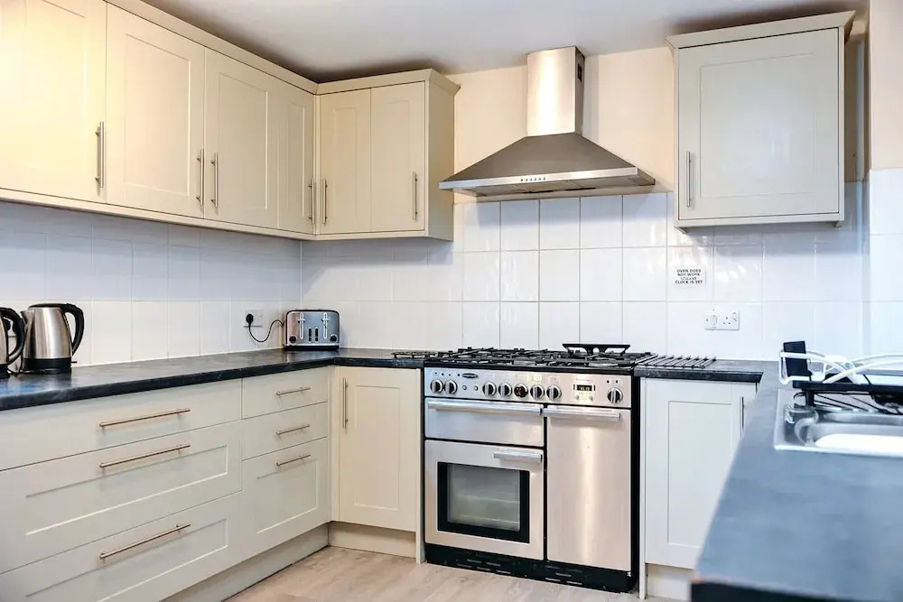 Luxury Cottage With Pool & Tennis, No Deposit