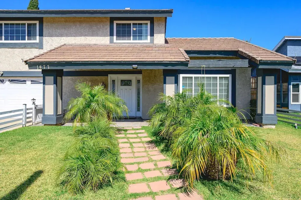 Spacious Family Retreat w Garden Modern Comfort